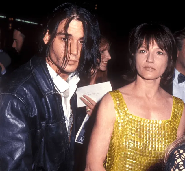 Ellen Barkin y Johnny Depp mantuvieron una relación de poco meses durante la década de los 90. Foto: Instagram