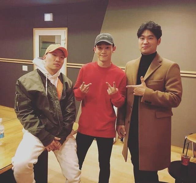 Chen junto a Dynamic Duo en el 2017.