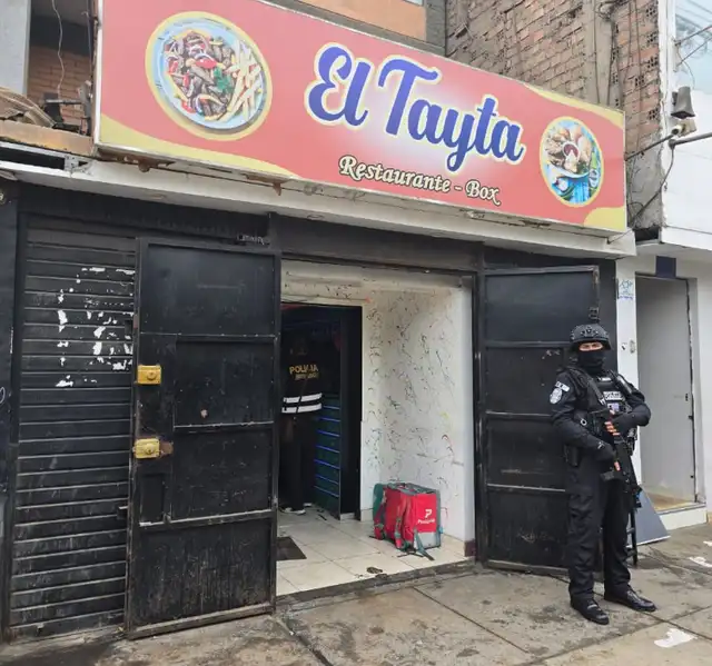 Incautan armas y explosivos en bar clandestino de la capital durante intervención policial. Foto: PNP Incautan armas y explosivos en bar clandestino de la capital durante intervención policial. Foto: PNP