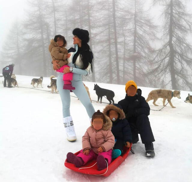 Georgina Rodríguez se divierte en la nieve junto a sus hijos. Foto: Instagram