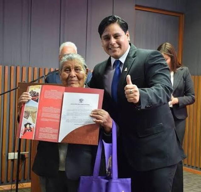  Victoria Cáceres fue nombrada como la comerciante del año en 2016. Foto: Tacna para el mundo   