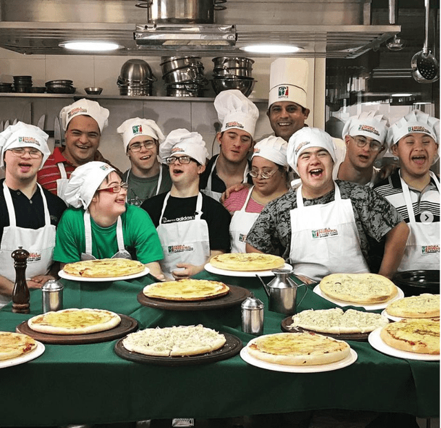 Jóvenes con síndrome de down no conseguían empleo y abrieron su propio negocio, ahora son empresarios