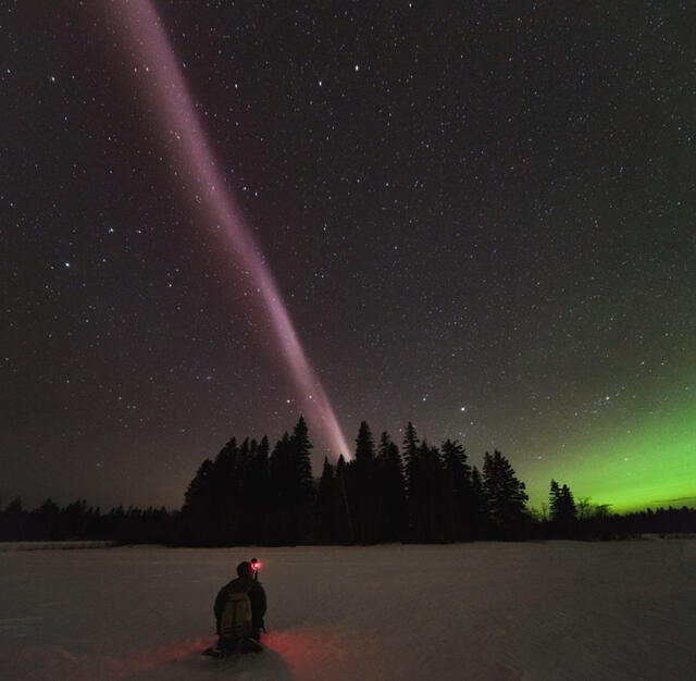 Foto del fenómeno atmosférico STEVE durante la tarde del 10 de abril de 2018 en Prince George, Columbia Británica, Canadá. Foto: Ryan Sault