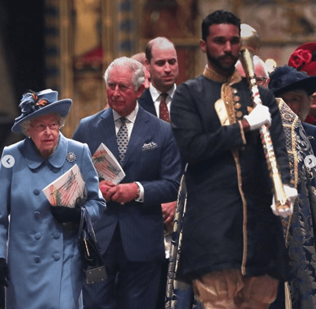 La casa real británica envió un comunicado para no saludarse con las manos.