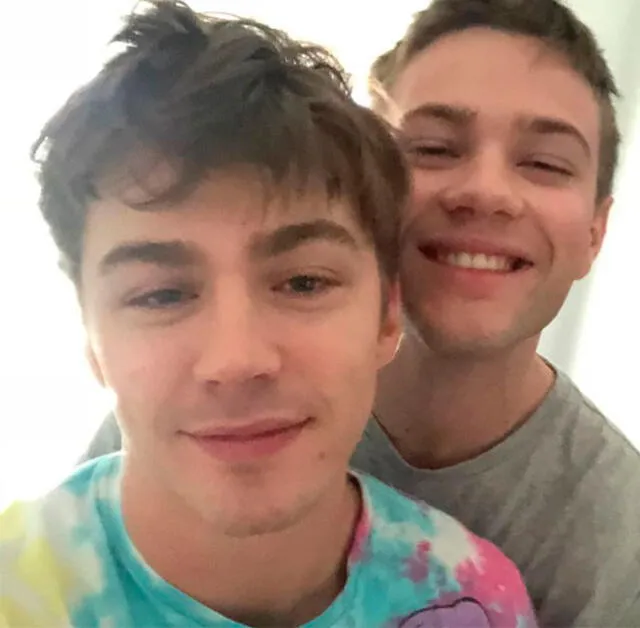 Miles Heizer y Connor Jessup confirman que son pareja en sus redes coaiels. Foto: Instagram