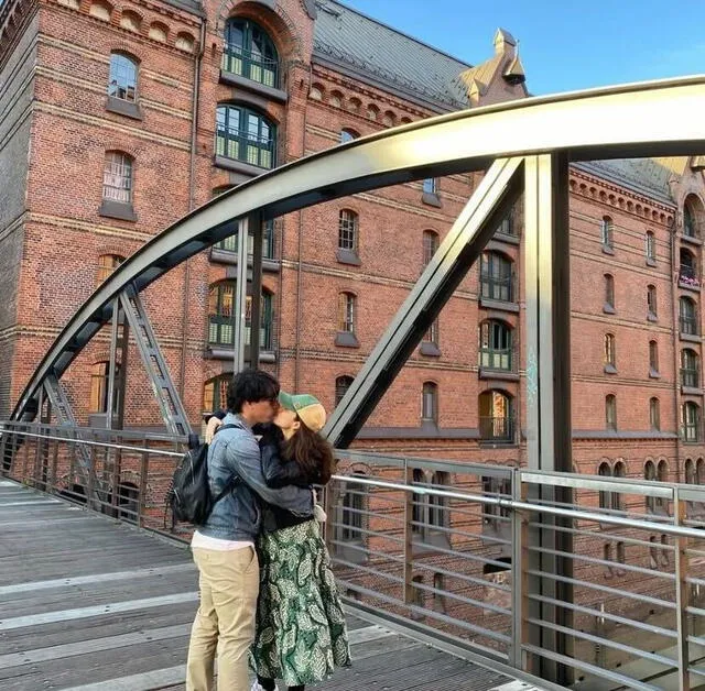  Sebastián Salazar en Alemania junto a su pareja. Foto: Instagram/Sebastián Salazar   