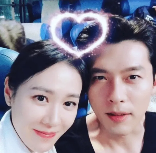 Los selfies que Son Ye Jin y Hyun Bin se toman para promocionar "Crash Landing On You" reavivan los rumores de un romance secreto entre ambos.