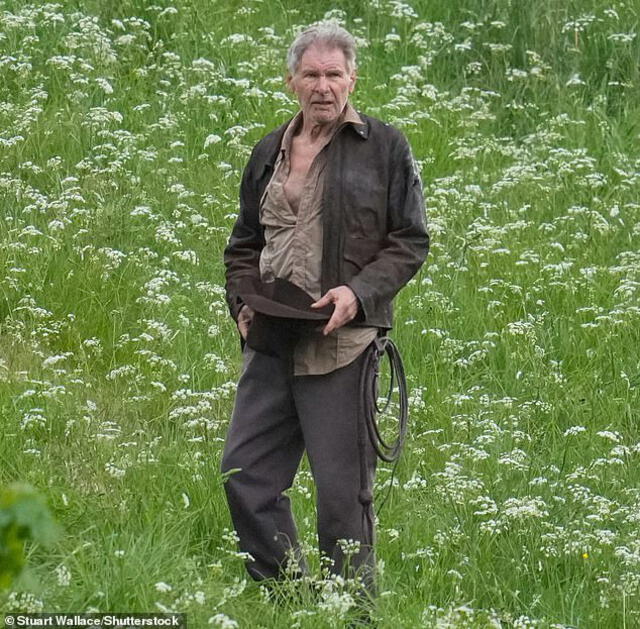 Harrison Ford en el set de rodaje de Indiana Jones 5. Foto: Dailymail/Stuart Wallace