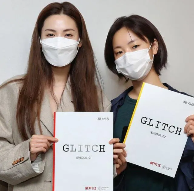 Nana y Jeon Yeo Been en la lectura de guion para Glitch de Netflix. Foto: Netflix Kr