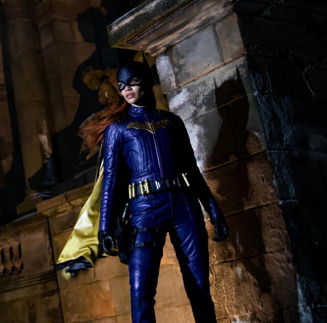 Leslie Grace se luce como Batgirl en adelanto de la película. Foto: Twitter/@lesliegrace