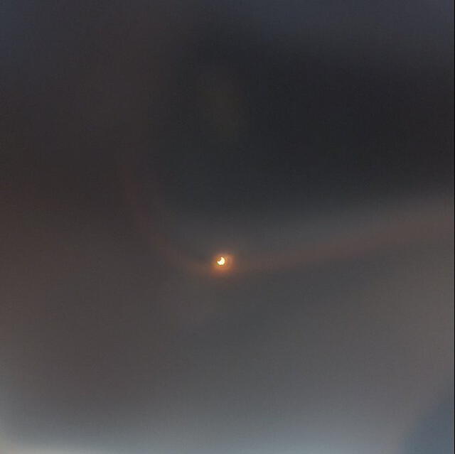El eclipse solar fue visto así desde Collipulli, en Auracanía, en Chile. Foto: @caresthor / Twitter