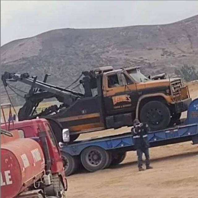 Diversos tipos de vehículos llegaron a Maras para ser conducidos luego al lugar de grabación. Foto: redes sociales