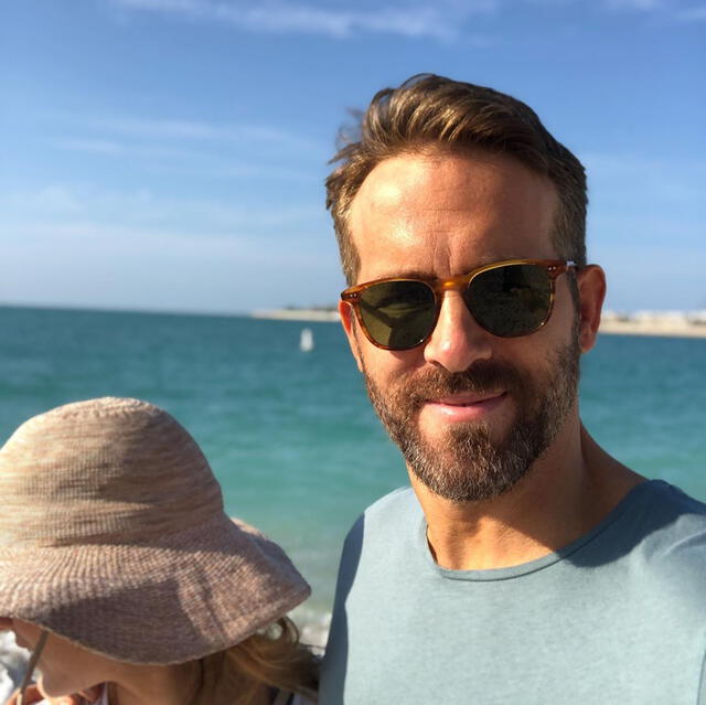Ryan Reynolds publica amenas postales de su esposa Blake Lively 