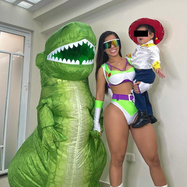 Vanessa López y sus hijos se vistieron de personajes de Toy story. Foto: Instagram/Vanessa López