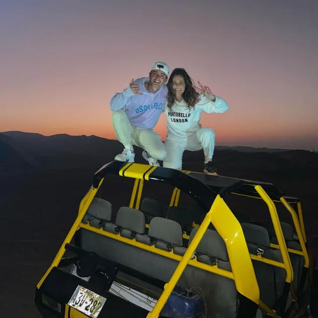 29.7.2022 | Noah Schnapp junto a su madre en las dunas de Ica. Foto: Noah Schnapp/Instagram