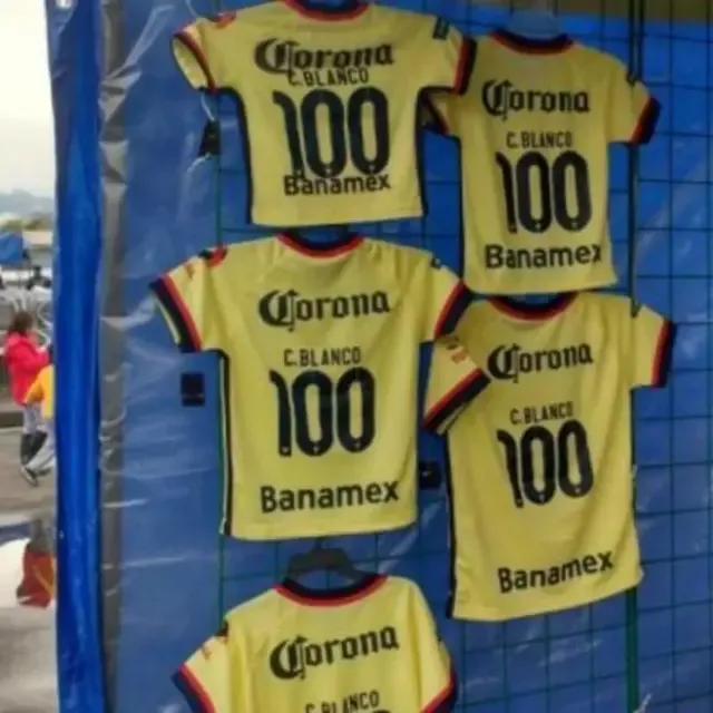 La venta de camiseta fue uno de los negocios más afectados por la decisión de jugar los partidos a puestas cerradas.