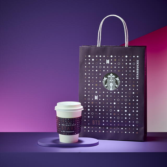 Starbucks y BTS entregarán estas mangas para café a quienes participen de su campaña.