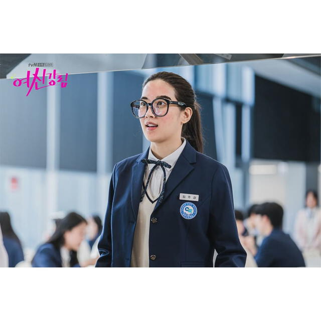 Moon Ga Young interpretando su personaje Lim Jugyeong de True Beauty. Foto tvN