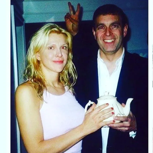 Courtney Love, viuda de Kurt Cobain, revela que el Príncipe Andrew la buscó para tener intimidad 
