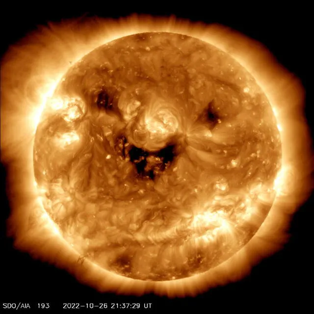 Imagen completa de la 'sonrisa' del Sol. Foto: SDO / NASA