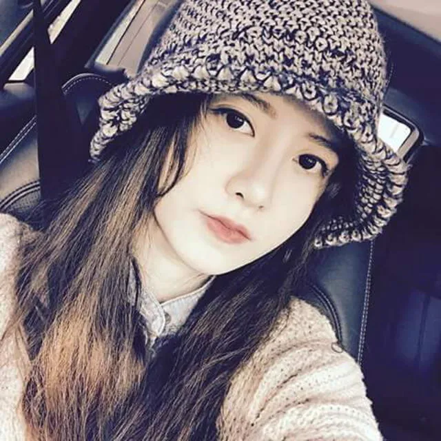 Octubre del 2017. Primer selfie de Goo Hye Sun tras abrir su cuenta de Instagram.