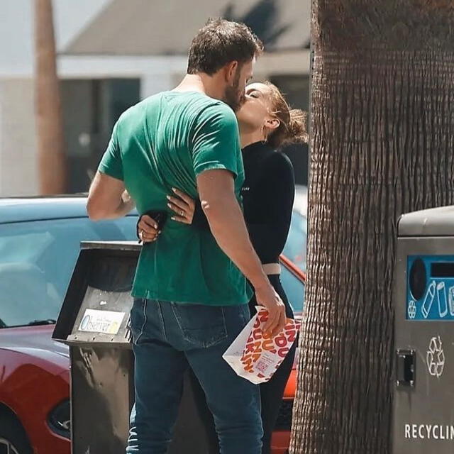 El apasionado beso de Jennifer Lopez y Ben Affleck