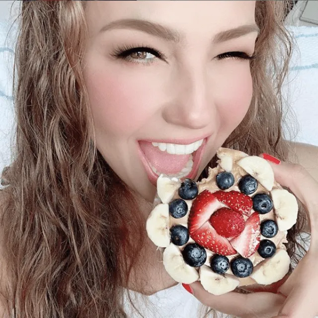 Thalía no se siente bien luego de haber comido cuatro porciones de pizza. (Foto: Instagram)