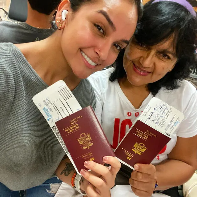 Daniela Darcourt viaja a Argentina con su madre