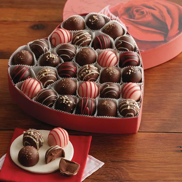 Los chocolates en cajas con forma de corazón son obsequios con gran éxito en sus tiempos y que persiste en la actualidad. Foto: difusión.