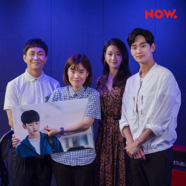 Park Ji Sun junto al elenco de It's okay to not be okay. Foto: NOW Naver