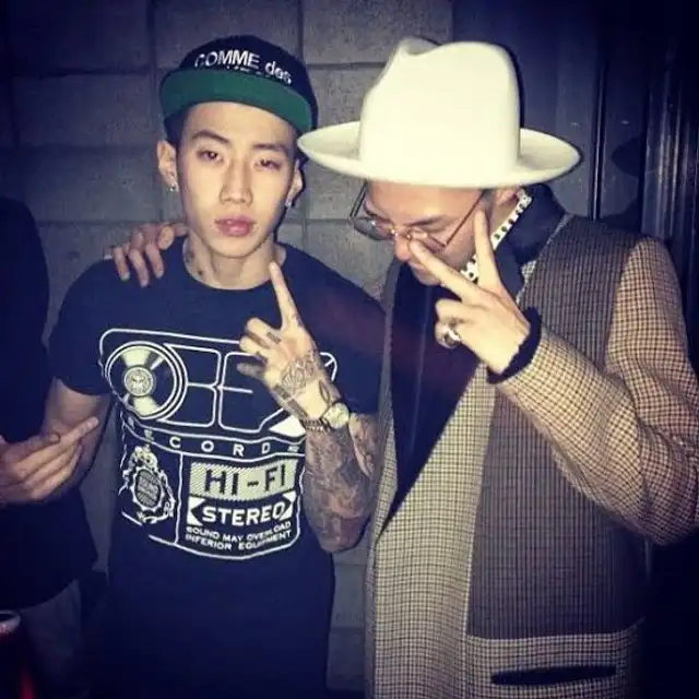Jay Park y G-Dragon son cercanos e incluso se habló de la posibilidad de que formaran un trío junto a Tae Yang. Jay Park y G-Dragon son cercanos e incluso se habló de la posibilidad de que formaran un trío junto a Tae Yang.