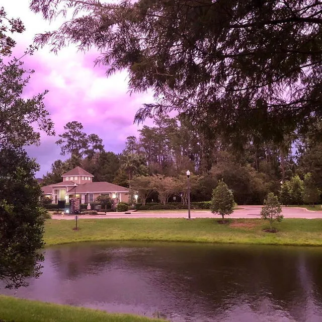 Cielo violeta en Florida tras el paso del huracán Dorian
