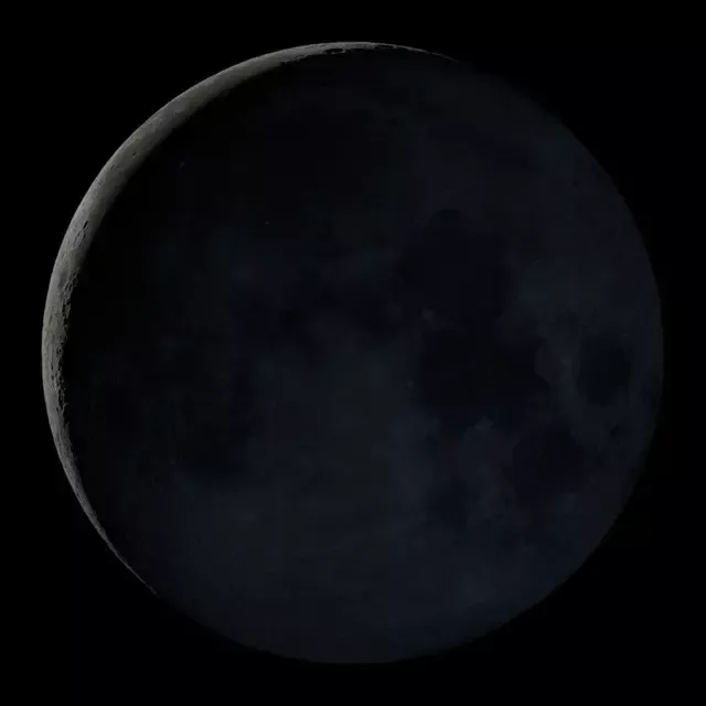 La segunda luna nueva que ocurre en un mes se la conoce popularmente como una luna negra. Foto: NASA