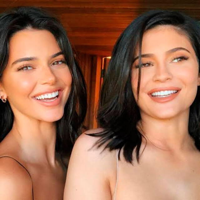 Kendall Jenner y Kylie Jenner son hijas de Bruce Jenner y Kris Jenner.