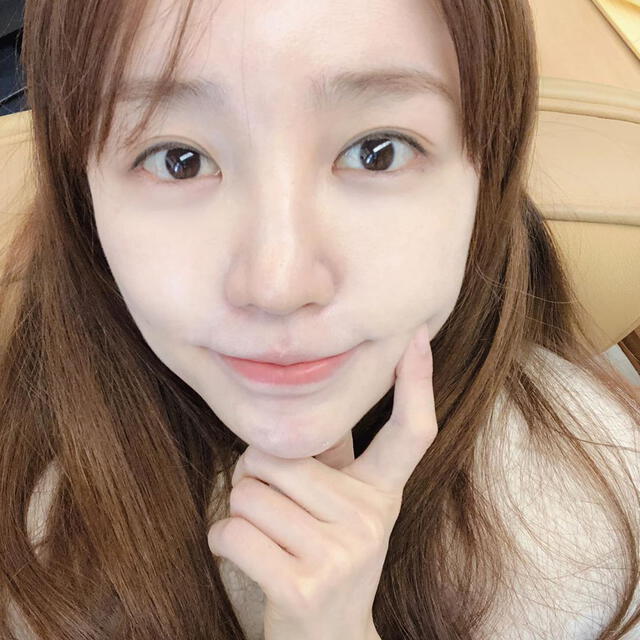 El 13 de marzo del 2020, Yoon Eun Hye  publicó esta fotografía en Instagram.