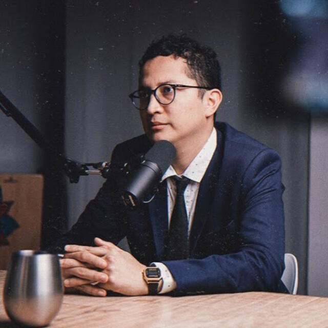 Carlos Orozco es el fundador de Moloko Podcast