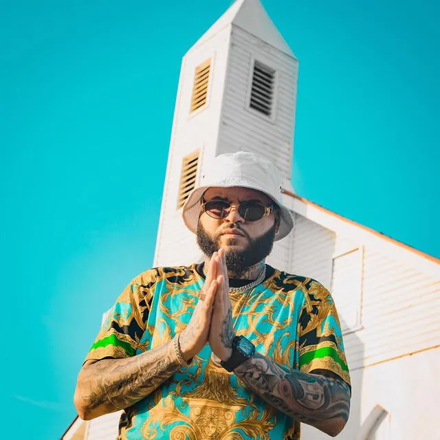 Farruko dedicó el cover de "A mi manera" a su abuelo, a quien agradeció por permitirle conocer el bolero. (Foto: Instagram) Farruko dedicó el cover de "A mi manera" a su abuelo, a quien agradeció por permitirle conocer el bolero. (Foto: Instagram)