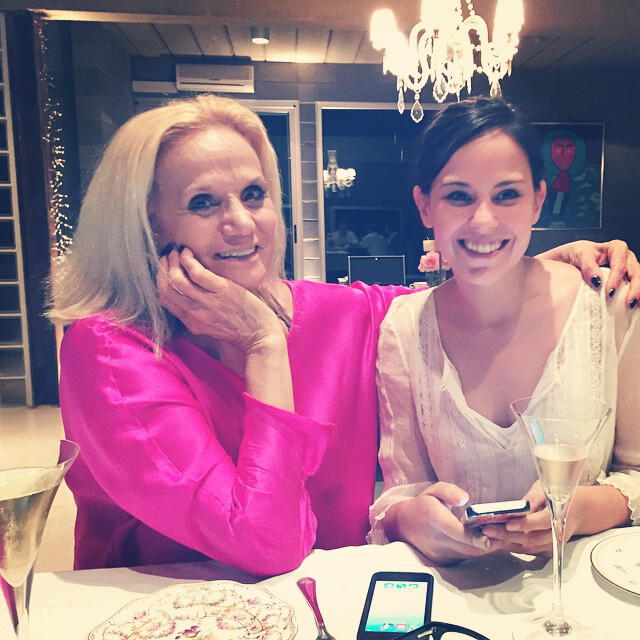 Elsa Serrano junto a su nieta. Foto: Instagram