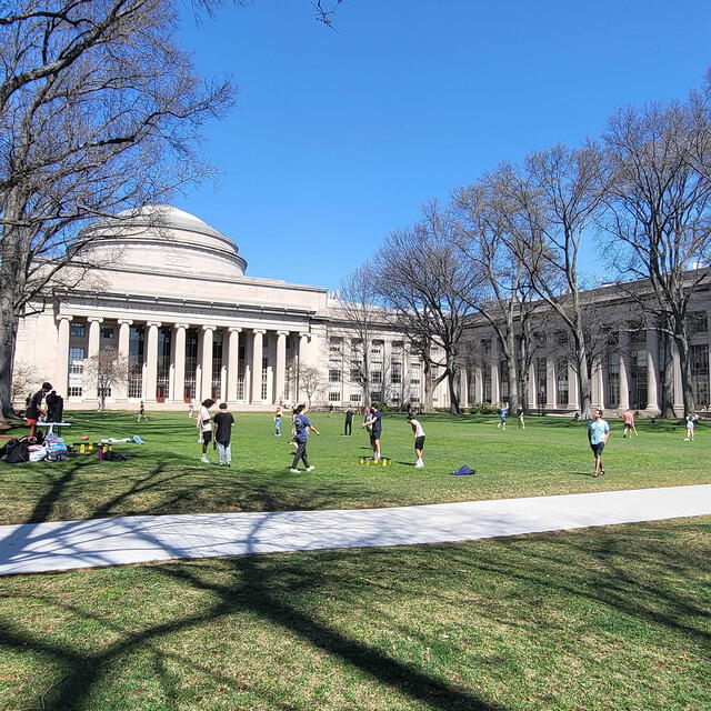 Más de la mitad de los estudiantes en el MIT estudian gracias a una beca. Foto: Massachusetts Institute of Technology (MIT)/Twitter   