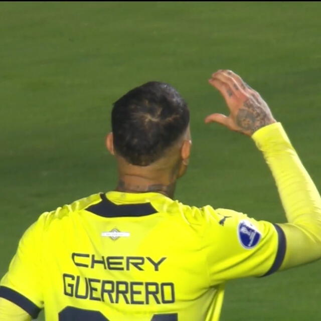 Paolo Guerrero y la letra "C" en alusión a Corinthians, su exequipo y rival de Sao Paulo. Foto: captura de DSports   