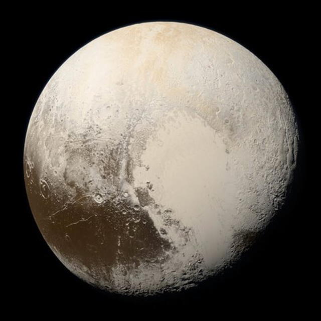 Plutón posee 5 lunas. Foto: NASA/Alex Parker   