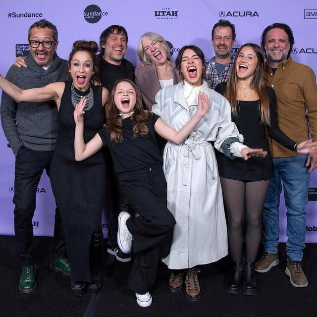  Elenco en pleno de 'Reinas' en el Festival de Cine de Sundance. Película recibió ovación. Foto: Marc Sagliocco | Sundance Institute © 2024   