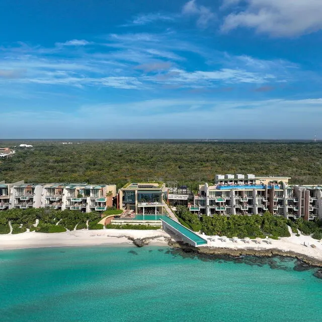 La Casa de la Playa ofrece 63 suites con vista al mar, cada una atendida por un mayordomo personal. Foto: @lacasadelaplaya/Instagram   