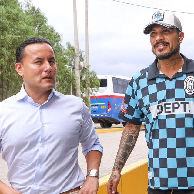  Richard Acuña y Paolo Guerrero en su llegada a Trujillo. Foto: César Vallejo   