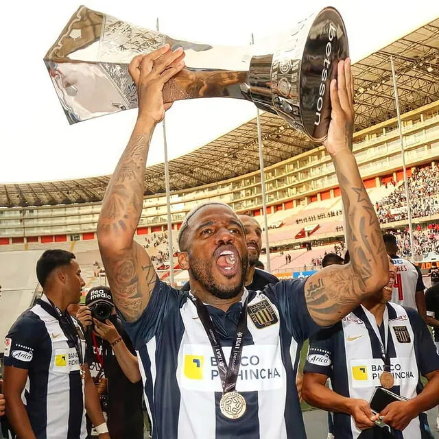 Jefferson Farfán regresó a Alianza Lima después de más de 15 años. Foto: GOLPERU   