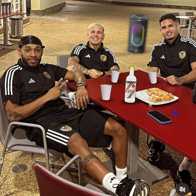 La camaradería en la Vinotinto siempre está presente. Foto: captura   