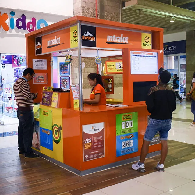  Intralot también está en los centros comerciales para que más peruanos puedan jugar La Tinka. Foto: TecFlex.   