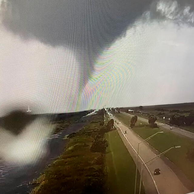 Las primeras bandas del huracán Milton ya están impactando Florida, con un pronóstico de empeoramiento durante todo el día. Foto: X.   