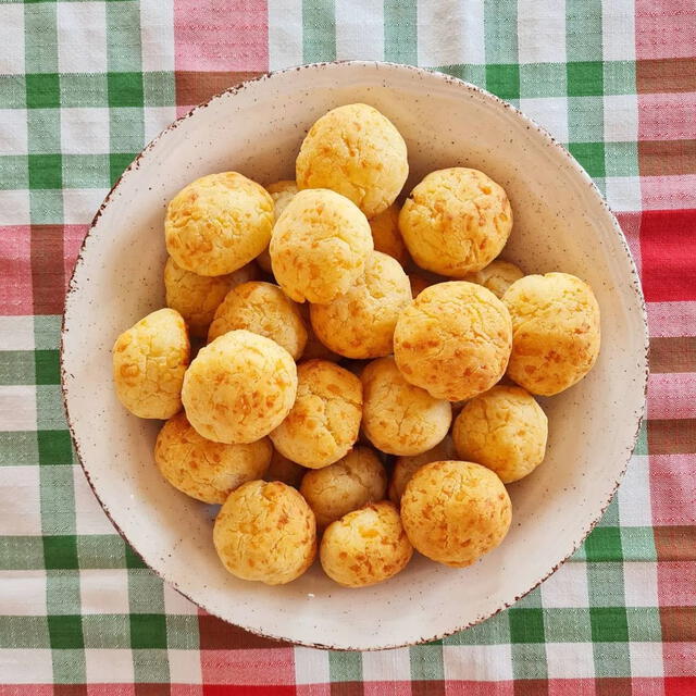 Taste Atlas escogió a pão de queijo de Brasil ha sido calificado como uno de los mejores desayunos en el mundo. Foto: Taste Atlas   