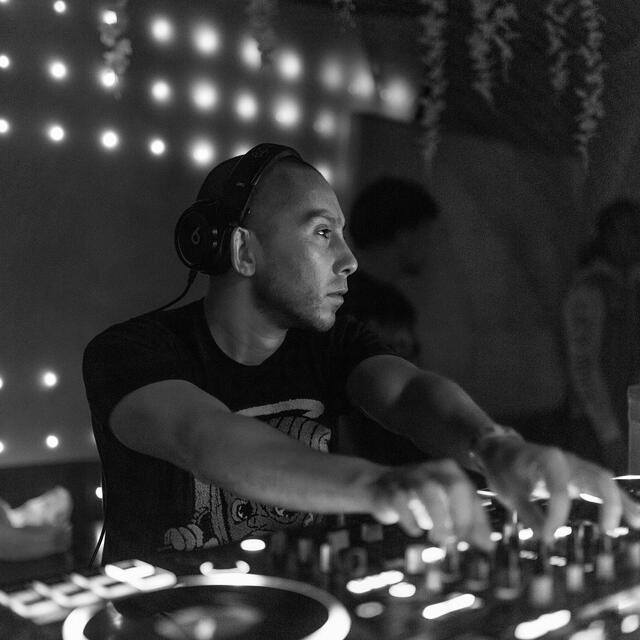 Dj Pulga contó que el cobra entre 4500 a 5000 dólares por sus servicios. Foto: Instagram.   